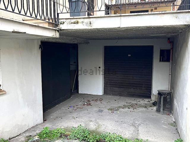 Locale in vendita di 215 m² in Via Attilio Odero