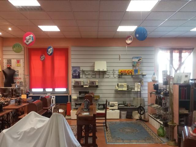 Locale in vendita di 215 m² in Via Palermo, 34