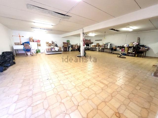 Locale in vendita di 215 m² in Via Pescara