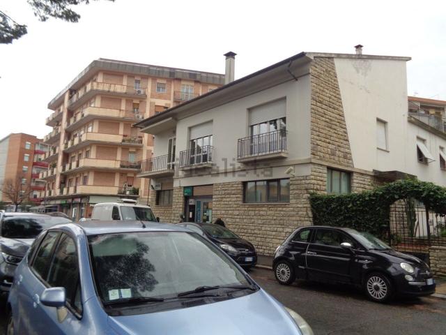 Locale in vendita di 215 m² in Piazza Albegna, 14
