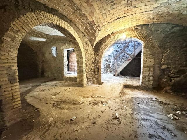 Locale in vendita di 216 m² in Via dei Sabelli, 189