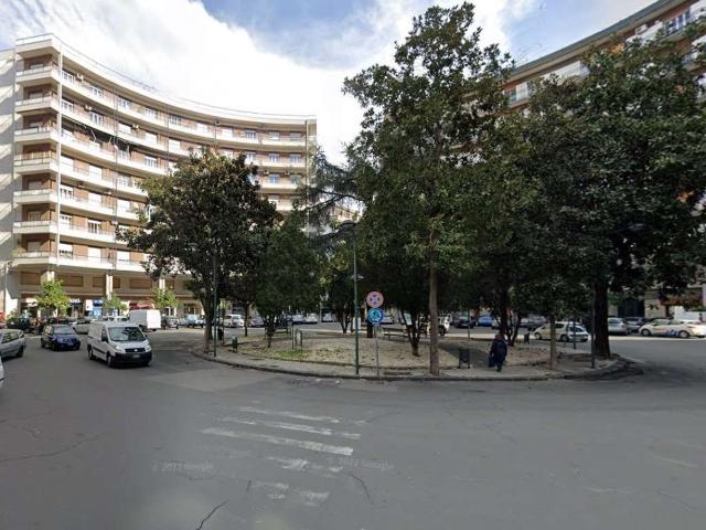 Locale in vendita di 216 m² in Corso Sicilia, 60