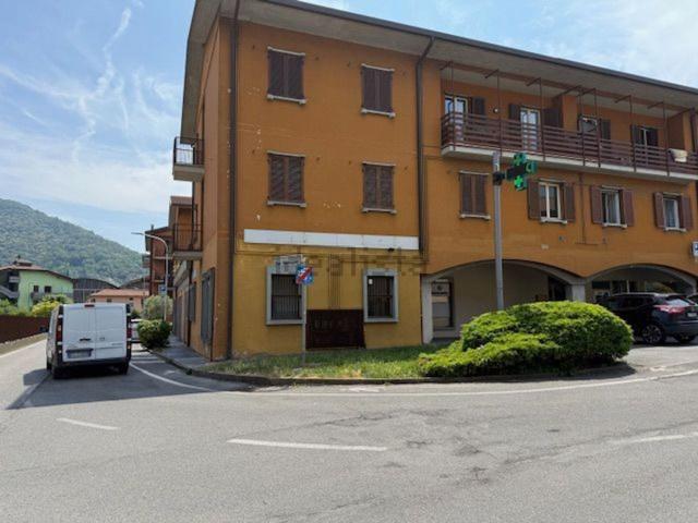 Locale in vendita di 217 m² in Via Don Vavassori, 7