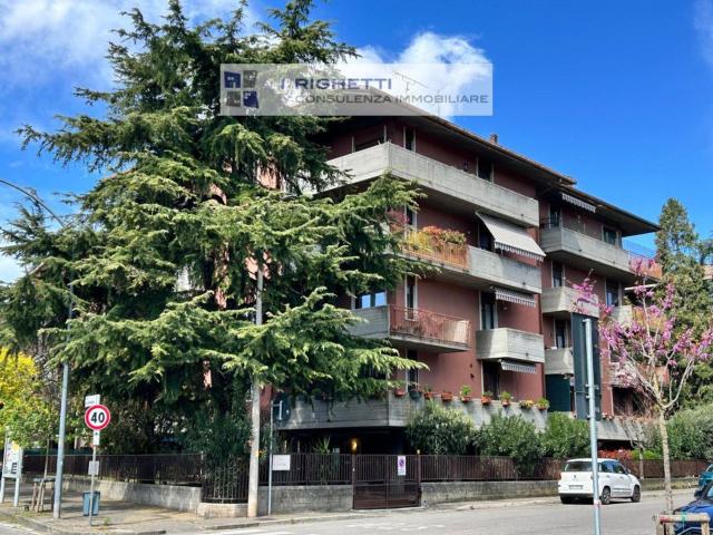Locale in vendita di 218 m² in Via Euclide
