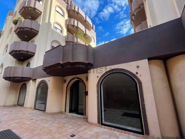 Locale in vendita di 219 m² in Via Generale Giuseppe Garibaldi, 69