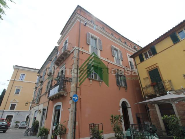 Locale in vendita di 21 m² in Piazza Martiri della Libertà, 24