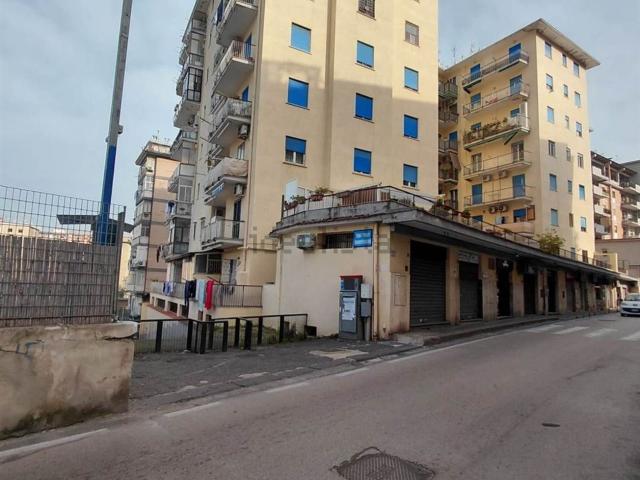 Locale in vendita di 21 m² in Via Campegna, 48