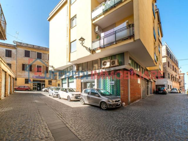 Locale in vendita di 21 m² in Via Cannetoli