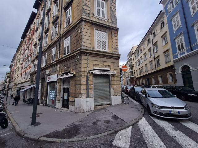 Locale in vendita di 21 m² in Via delle Settefontane, 18