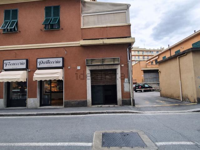 Locale in vendita di 21 m² in Via Faliero Vezzani, 37