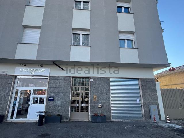 Locale in vendita di 21 m² in Via Nizza, 331