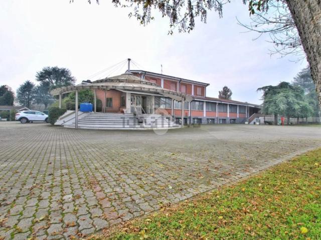 Locale in vendita di 22000 m² in Strada Saluggia, 65
