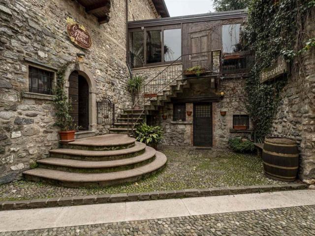 Locale in vendita di 220 m²