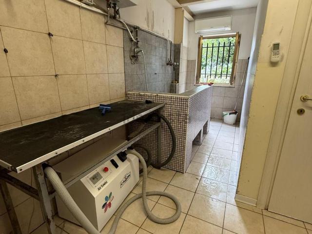 Locale in vendita di 220 m²