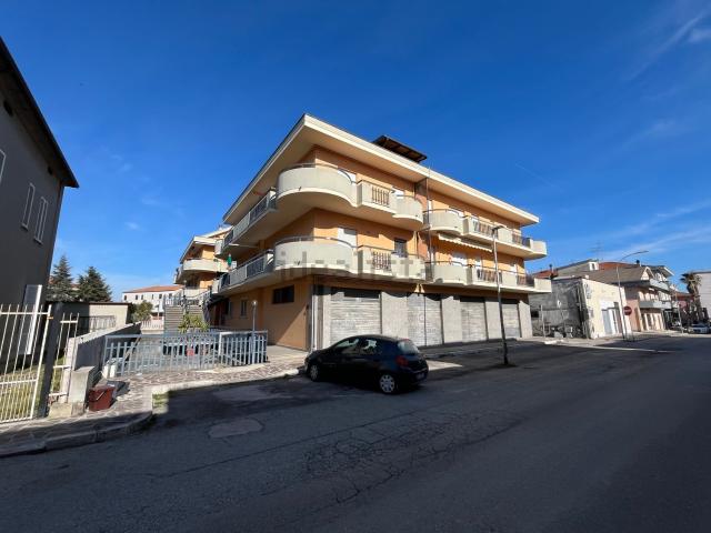 Locale in vendita di 220 m² in Via 24 Maggio, 26