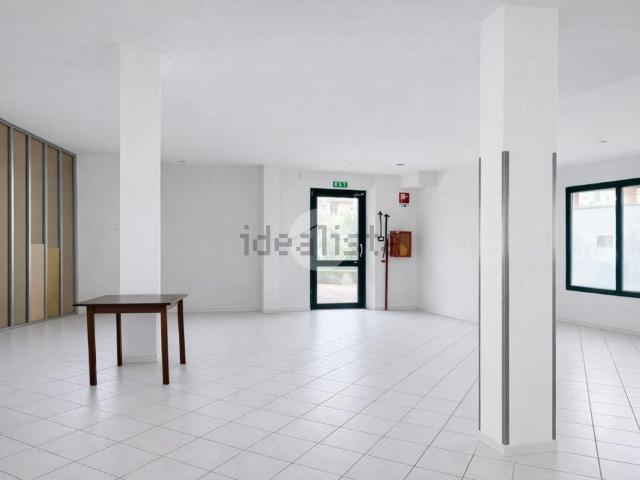 Locale in vendita di 220 m² in Via Cavalieri di Vittorio Veneto