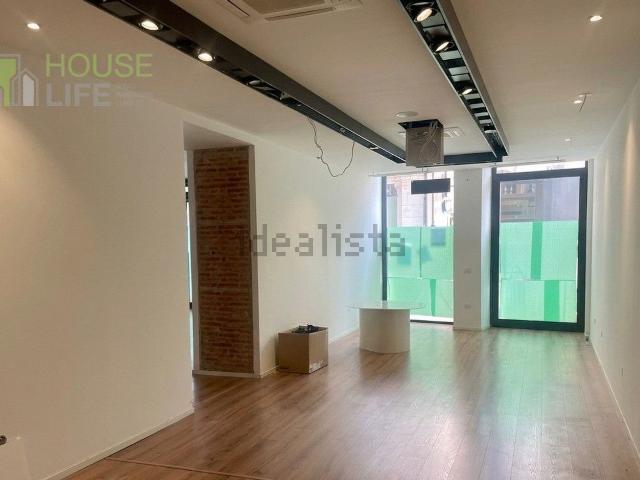 Locale in vendita di 220 m² in Via Cap. G. Sella