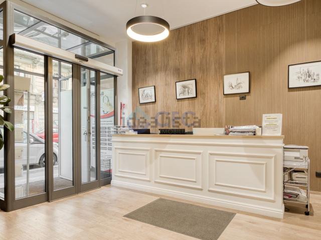Locale in vendita di 220 m² in Via Carlo Farini, 8