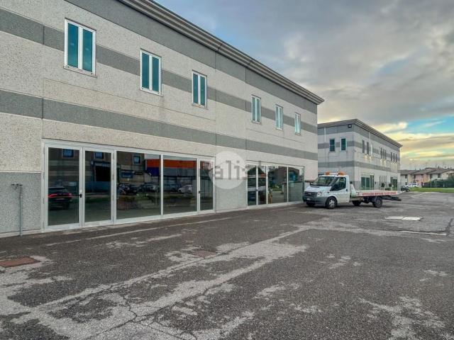 Locale in vendita di 220 m² in Via Benedetto Castelli