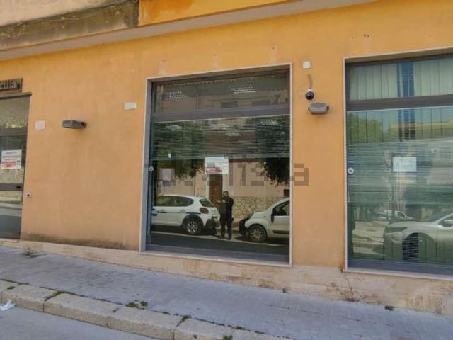Locale in vendita di 220 m² in Via Giuseppe Verdi