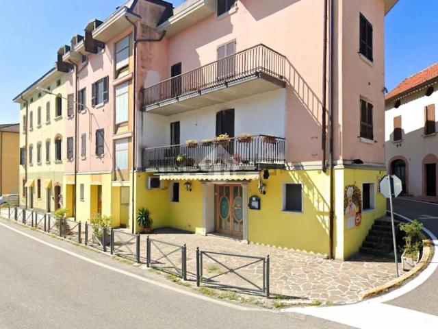 Locale in vendita di 220 m² in Via D. Signori, 22