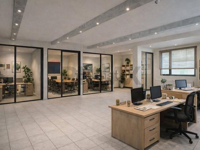 Locale in vendita di 220 m² in Via Don Angelo Pedrinelli, 52