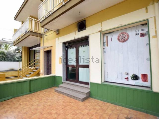 Locale in vendita di 220 m² in Via dei Messapi