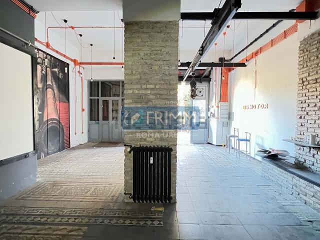 Locale in vendita di 220 m² in Via dei Dalmati, 15