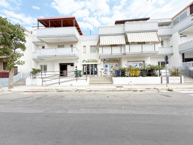 Locale in vendita di 220 m² in Via del Faro