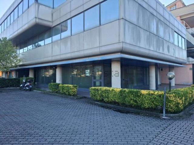 Locale in vendita di 220 m² in Via di Montramito