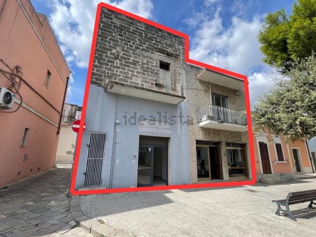 Locale in vendita di 220 m² in Via Duca degli Abruzzi, 53