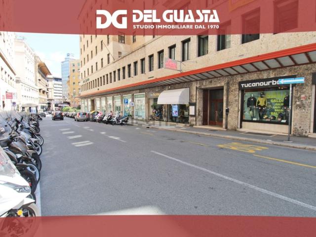 Locale in vendita di 220 m² in Via Fieschi