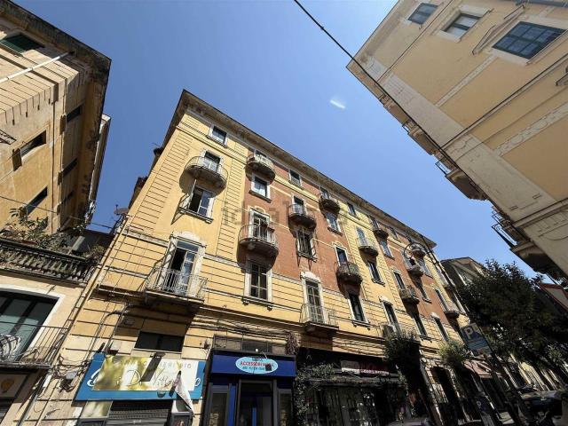 Locale in vendita di 220 m² in Via Francesco Paolo Volpe, 37