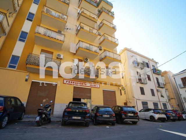Locale in vendita di 220 m² in Via Lagumina Fratelli, 12