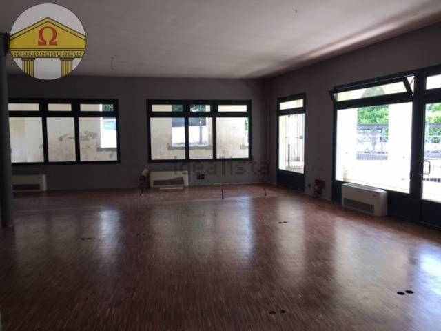 Locale in vendita di 220 m² in Via Montello, 91