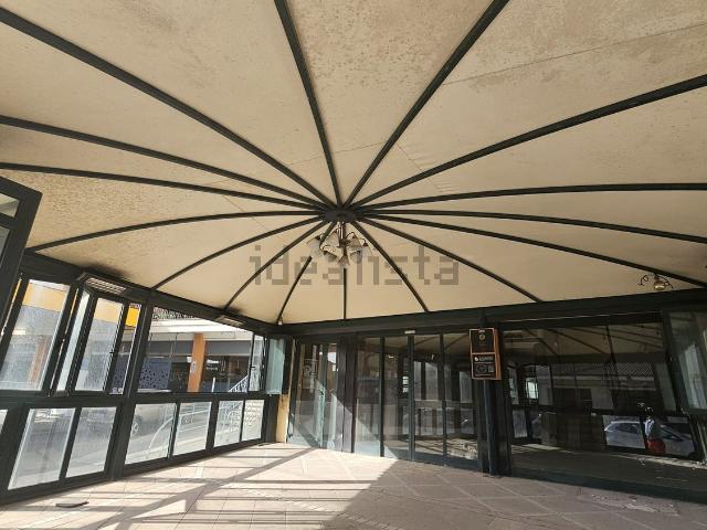 Locale in vendita di 220 m² in Via Marceddi, 14