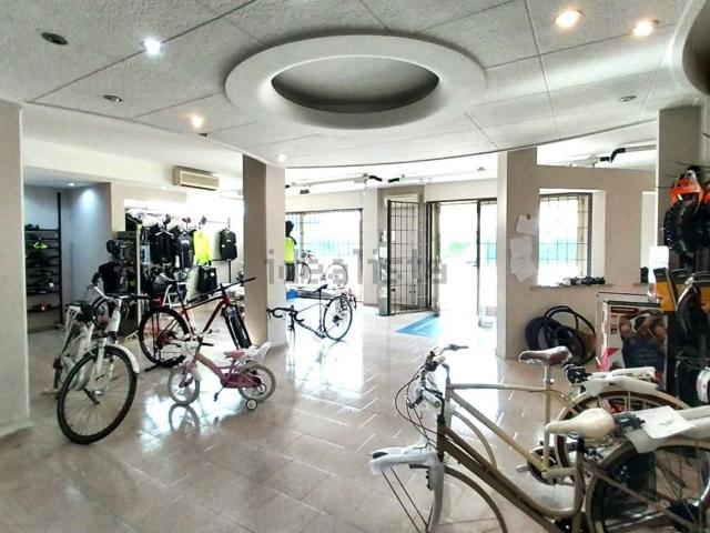 Locale in vendita di 220 m² in Via Marchisiellio