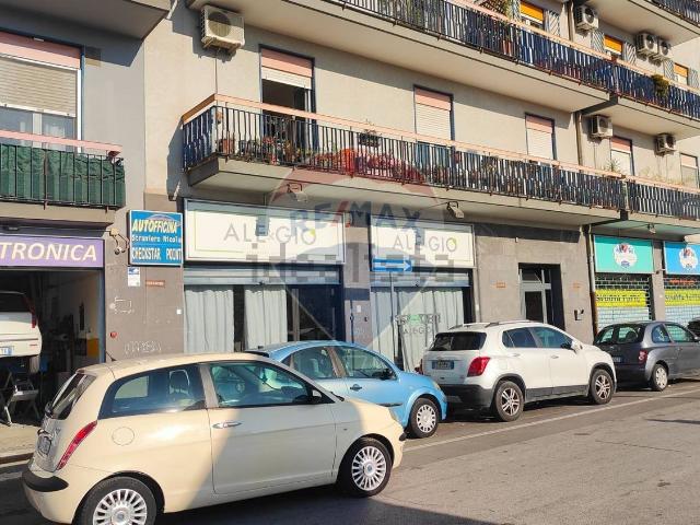 Locale in vendita di 220 m² in Via Mario Pagano, 71