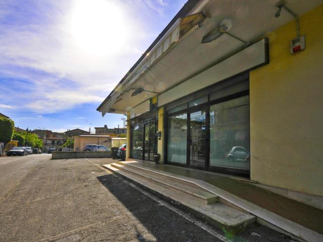 Locale in vendita di 220 m² in Via Nazario Sauro