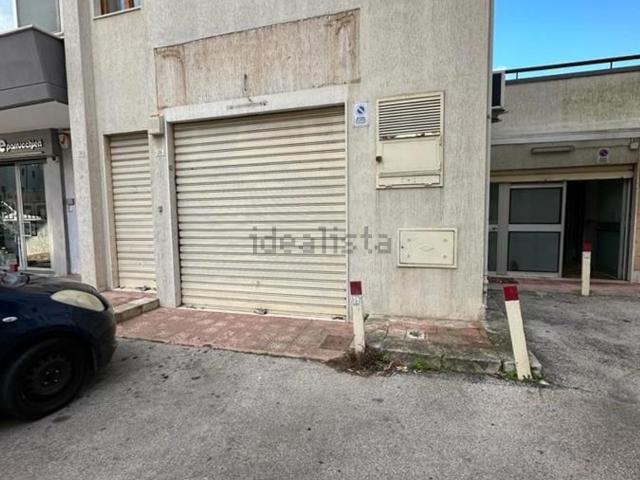 Locale in vendita di 220 m² in Via Suor Maria Raimondi Fuentes, 22