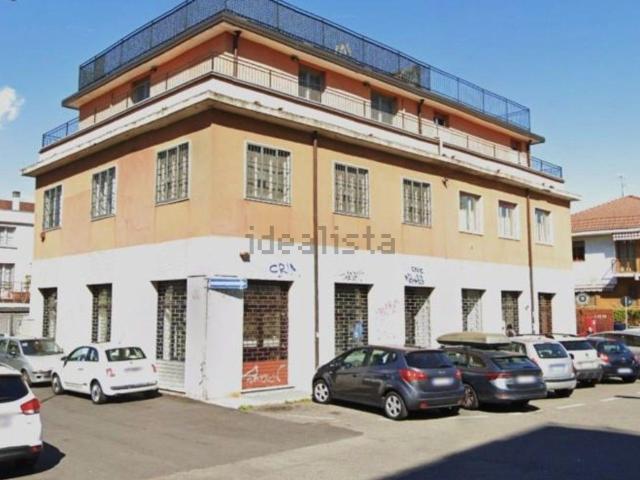 Locale in vendita di 220 m² in Via Pompeo Mariani, 13