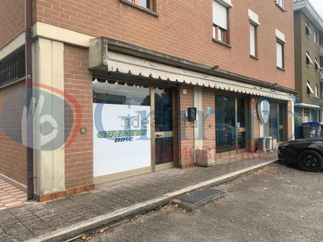 Locale in vendita di 220 m² in Viale Umbria, 59