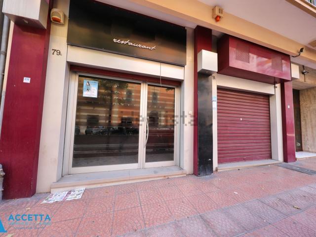 Locale in vendita di 220 m² in Corso Umberto I, 79
