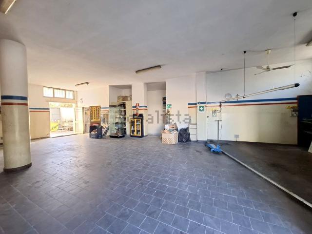 Locale in vendita di 220 m² in Corso Ottaviano Augusto