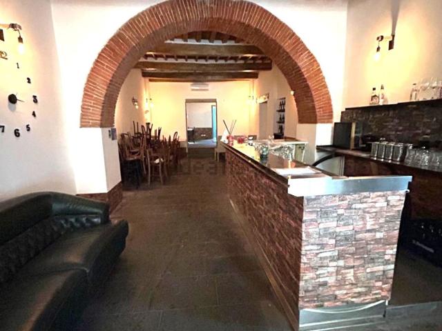 Locale in vendita di 220 m² in Piazza San Michele