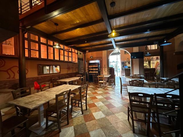 Locale in vendita di 221 m² in Via della Loggia, 5
