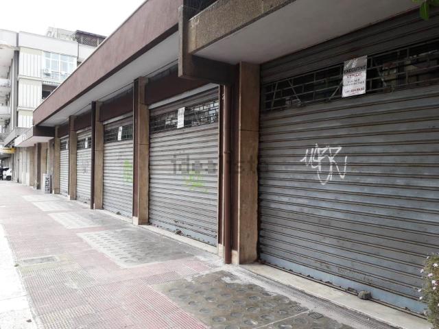 Locale in vendita di 221 m² in Via Orazio Comes