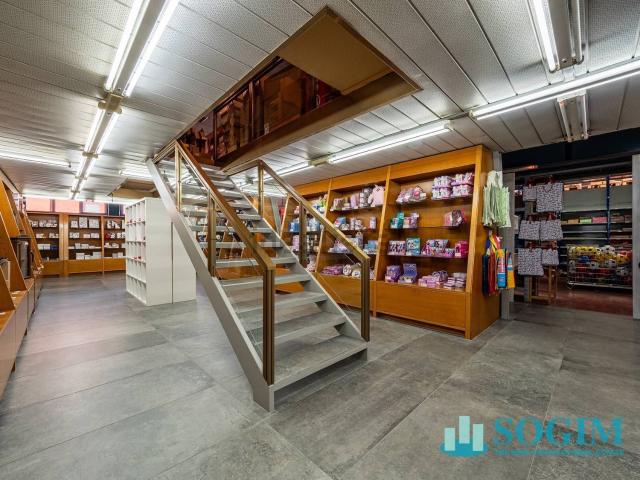 Locale in vendita di 2228 m² in Via Pasquale Paoli, 39