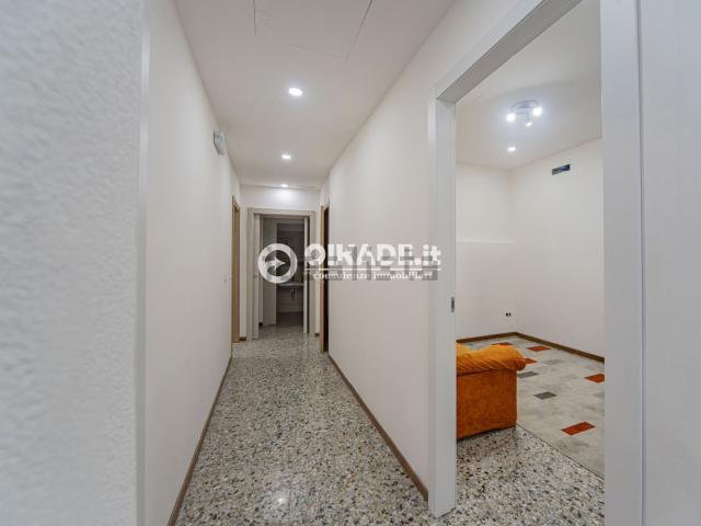 Locale in vendita di 222 m² in Vico Giovanni XXIII, 100