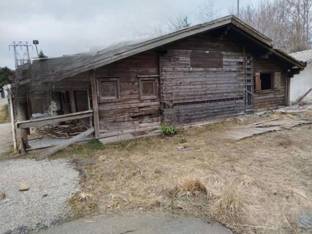 Locale in vendita di 222 m² in Strada per Pratospilla, 39